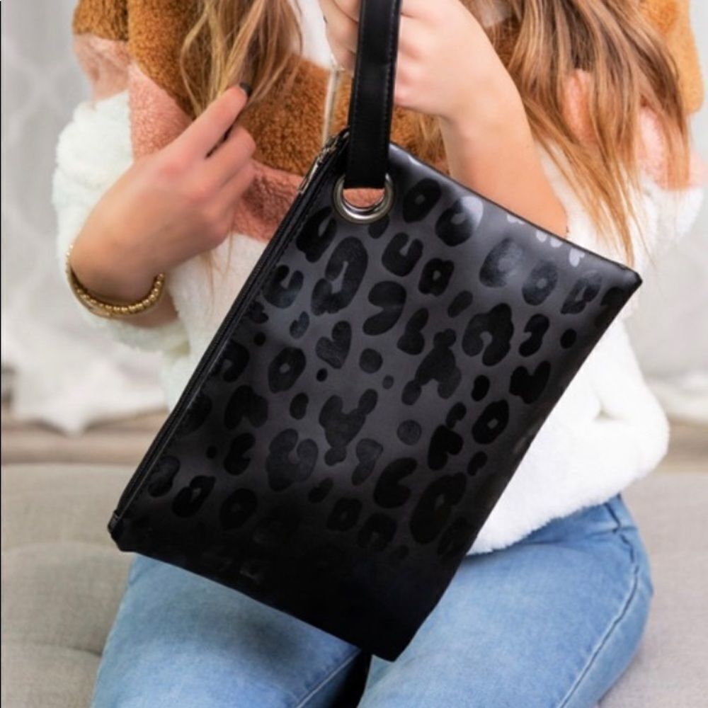Cute wristlet Leopard Pattern in Black‎